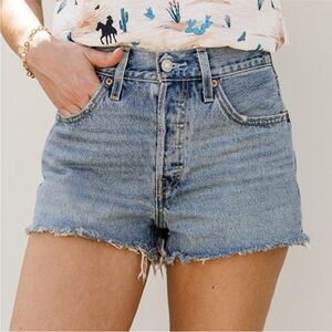 EUC Levi’s 501 Shorts Size 28